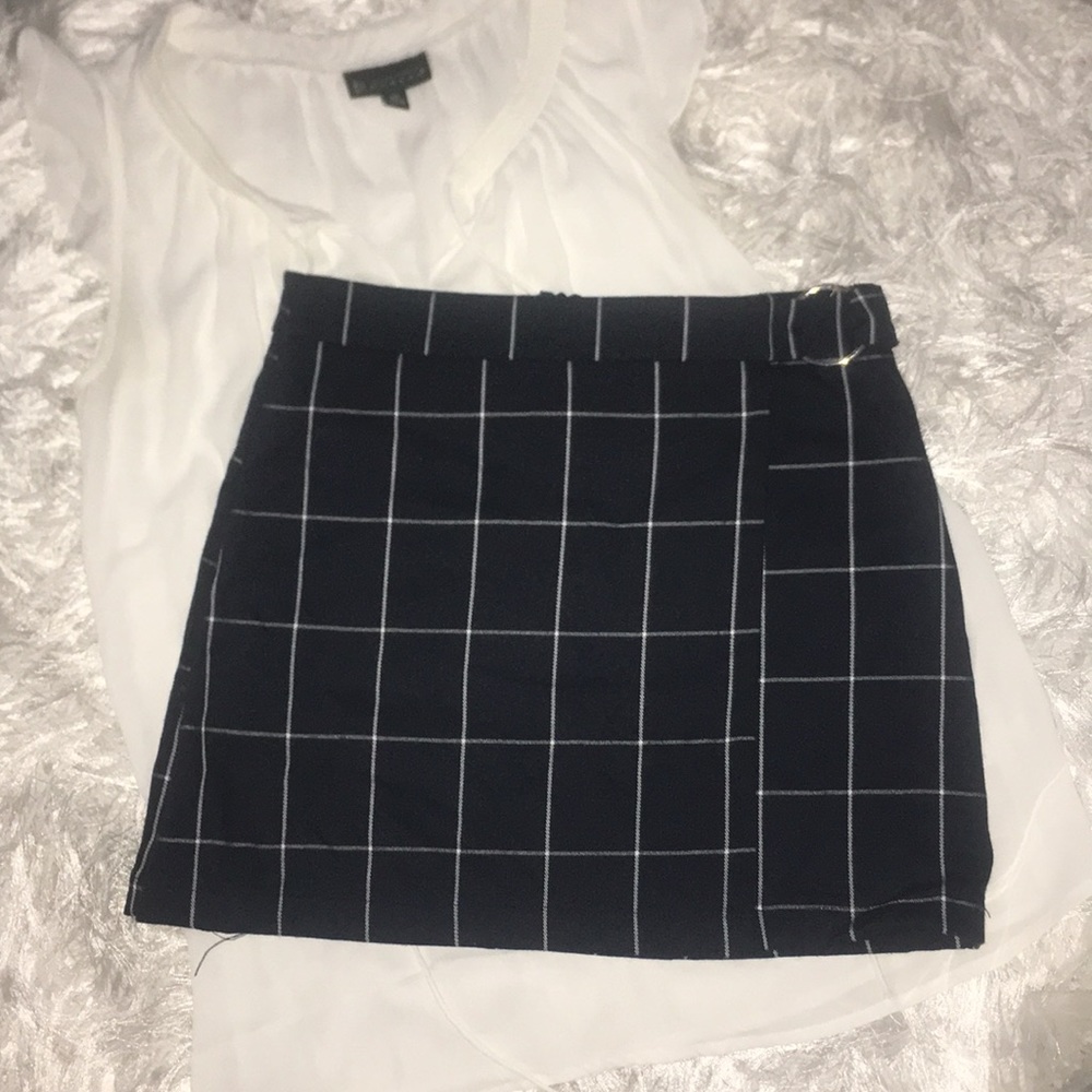 IVY & MAIN Preppy Window Pane Navy and White Checked Plaid Mini Skirt